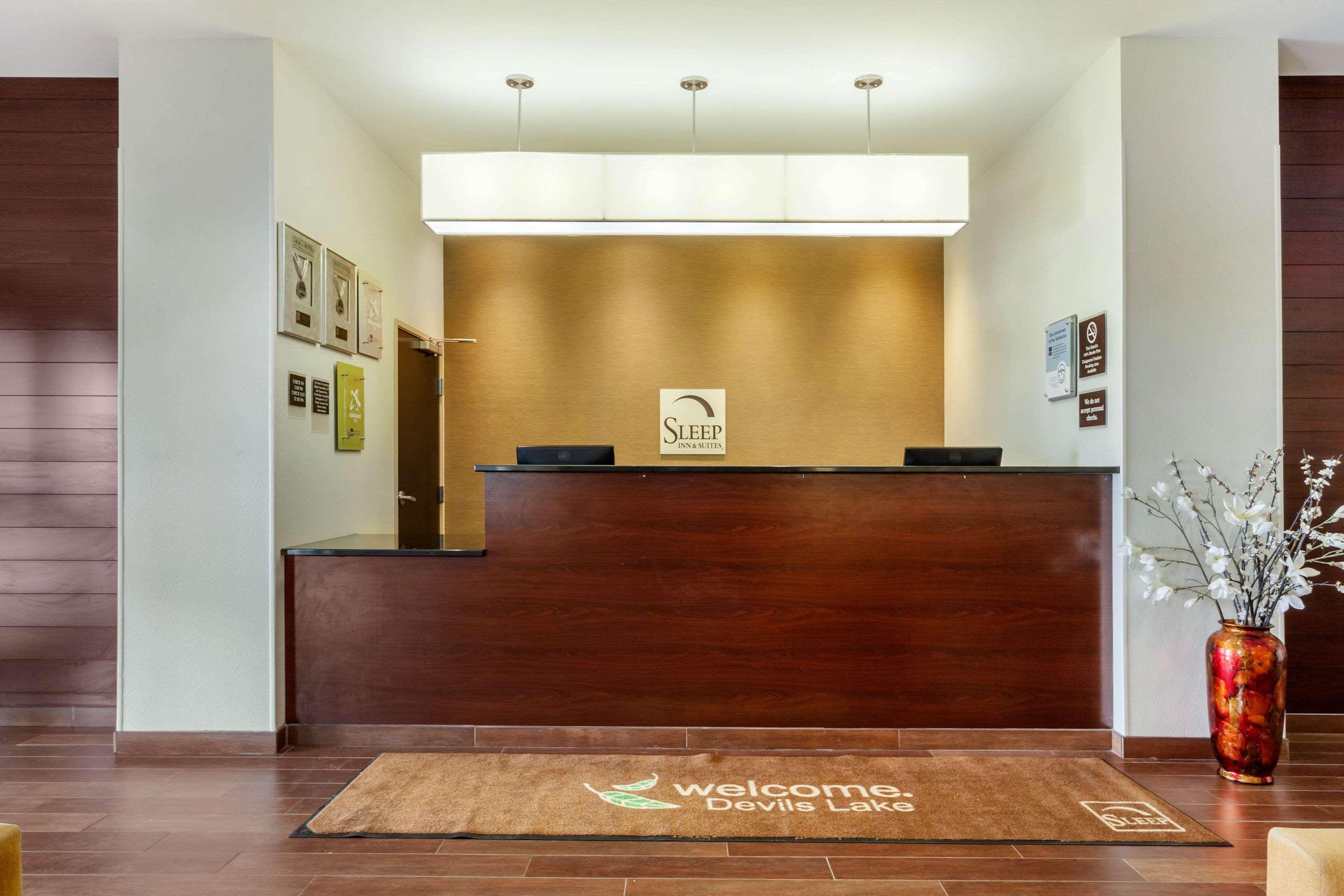 Sleep Inn & Suites Devils Lake Esterno foto